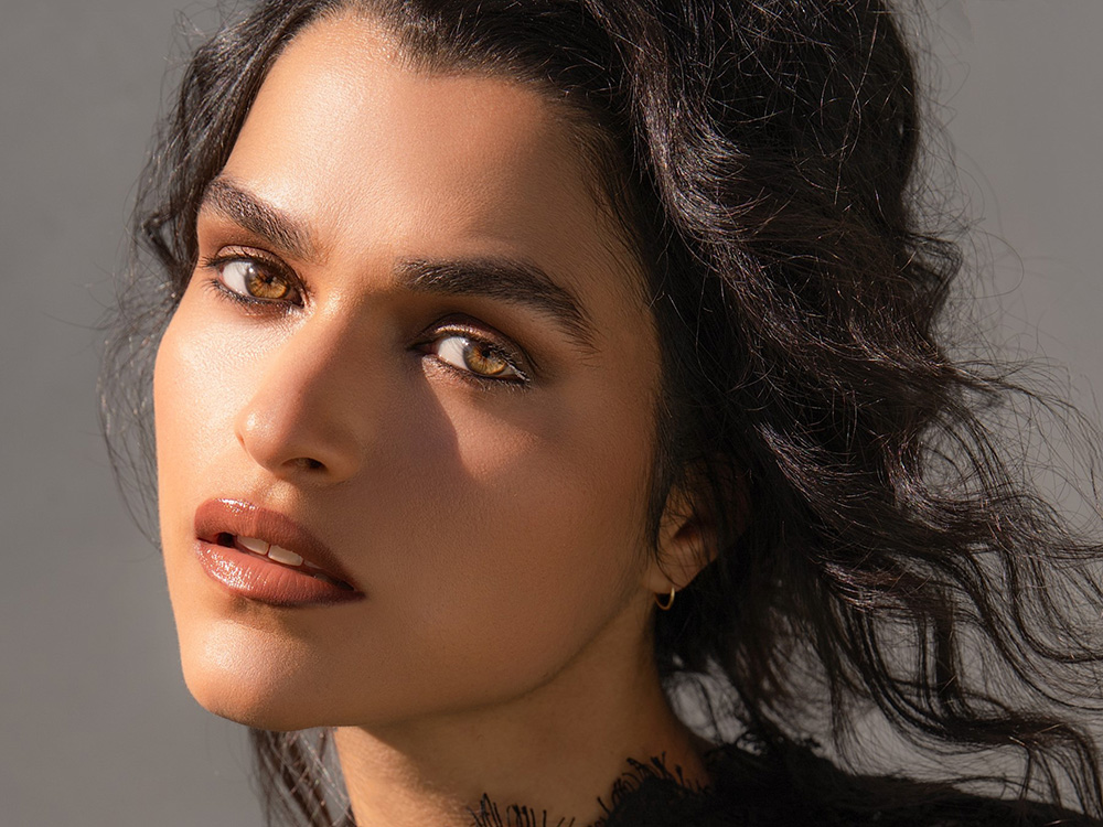Os Segredos de Beleza de Eve Harlow: Microcorrente e Séruns Essenciais